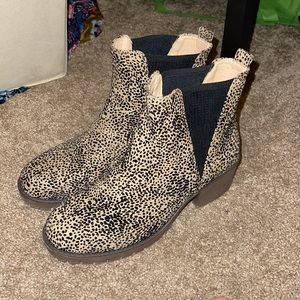 Chunky heeled leopard print booties size 10